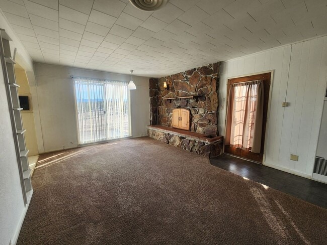 Building Photo - 3 Bedroom 1 Bathroom home