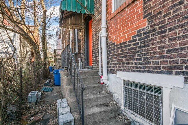 Building Photo - 4047 Geneva St