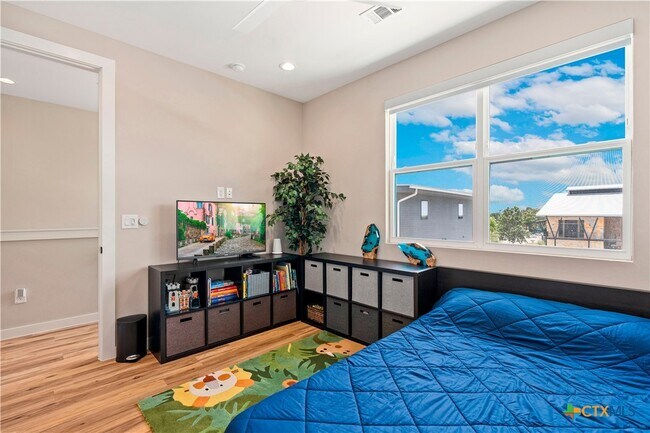 Building Photo - 1208 N Academy Ave