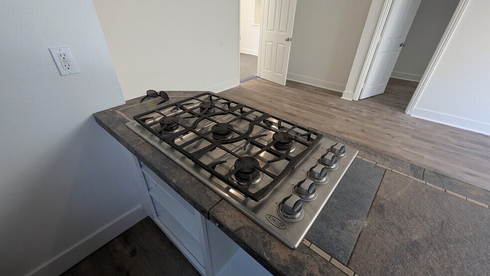 Building Photo - 392 West Center Ave