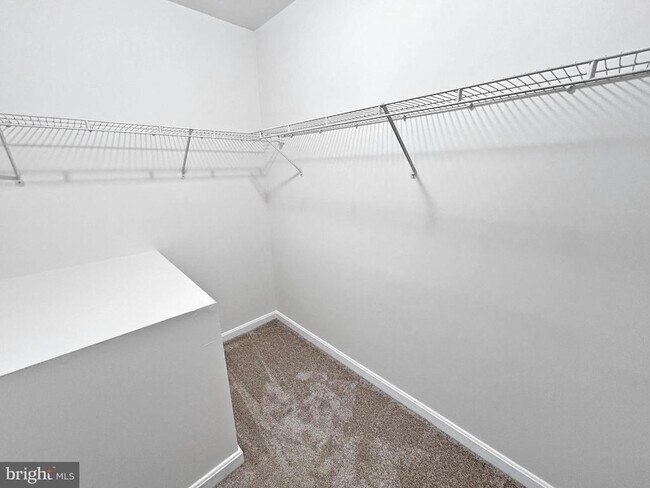 Building Photo - 102 Crossbill Way