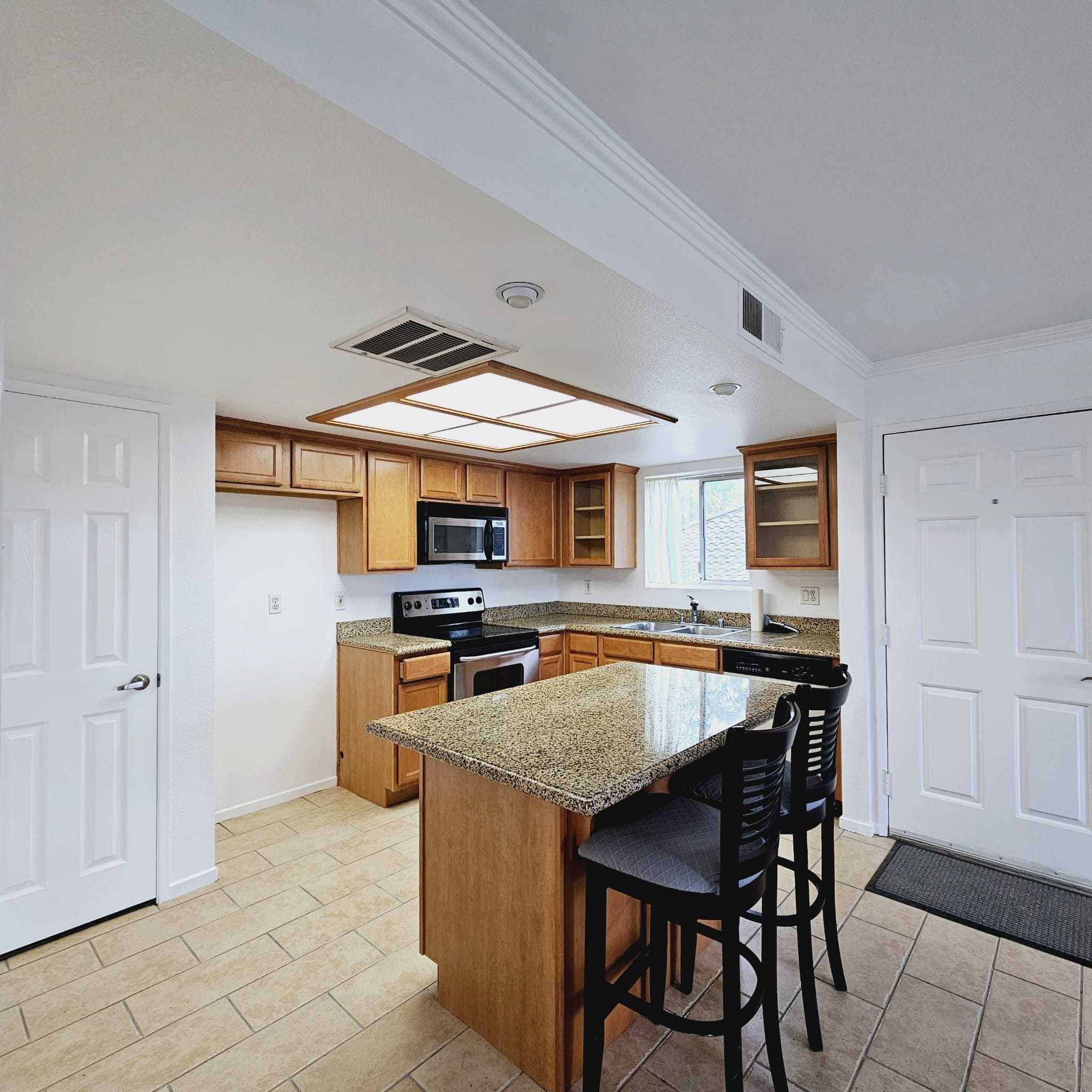 Kitchen - 3448 Hathaway Ave