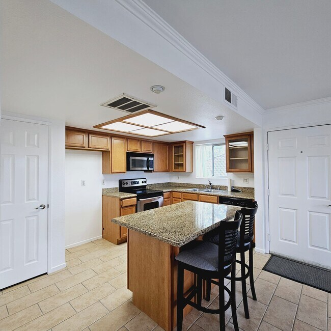 Kitchen - 3448 Hathaway Ave