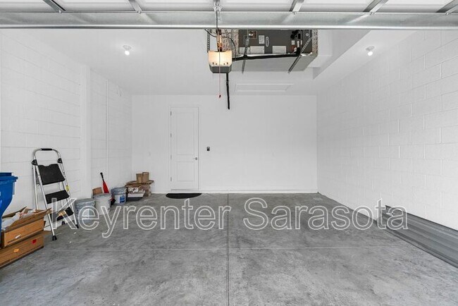 Building Photo - 16207 San Donato Pl