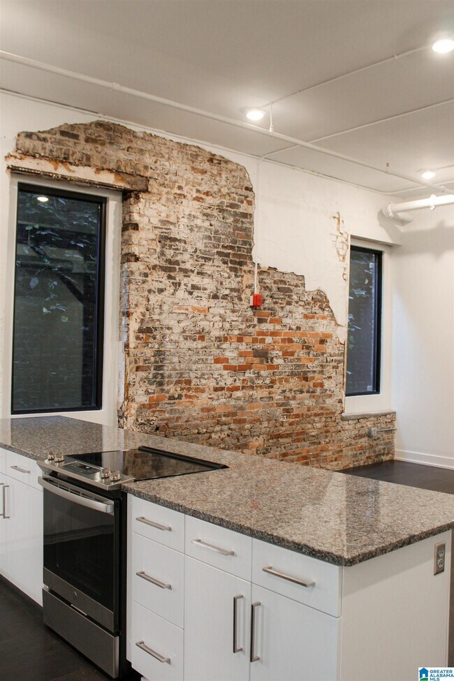 Building Photo - 1620 3rd Ave N