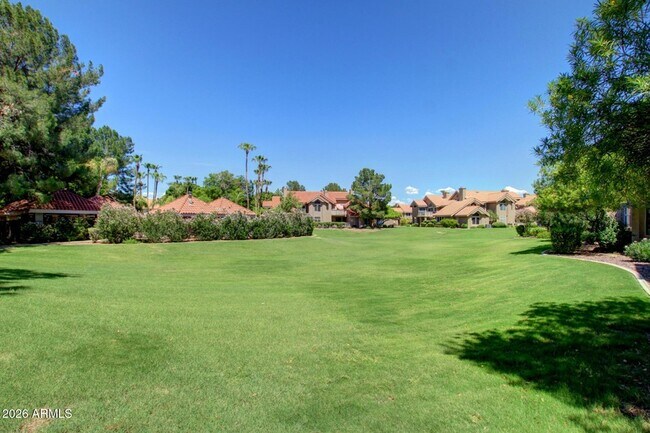 Building Photo - 1633 E Lakeside Dr