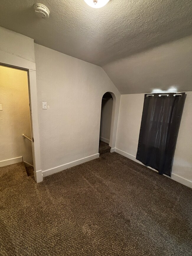 Building Photo - 1428 E Orman Ave