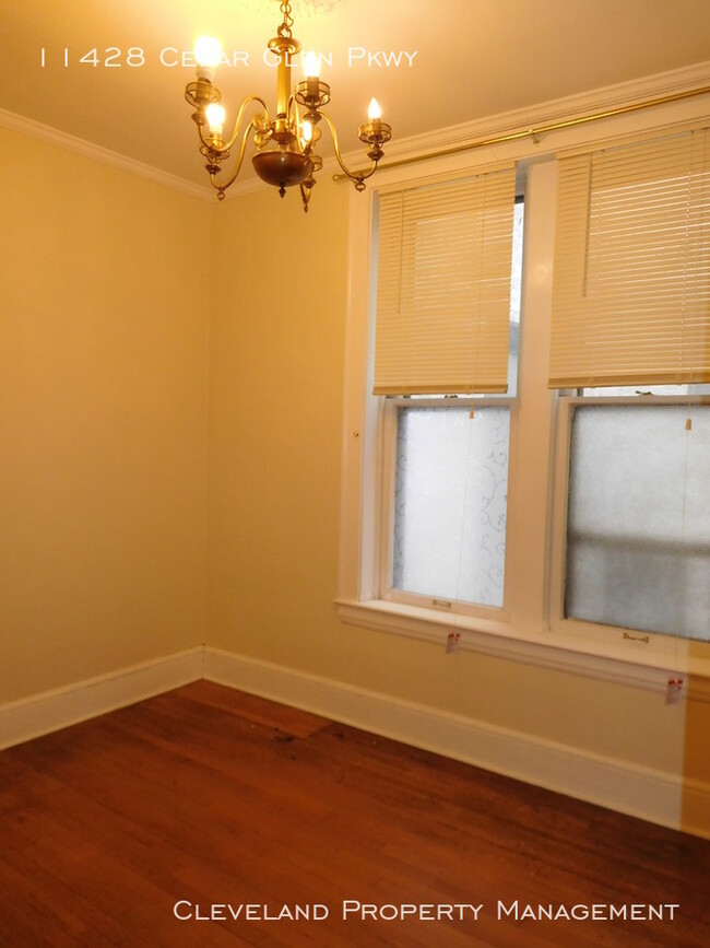 Building Photo - Upscale Cedar Glen Cleveland Condo