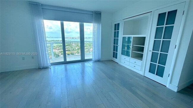 Building Photo - 5900 Collins Ave