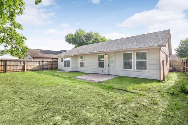 Building Photo - 10814 MacKenzie Dr