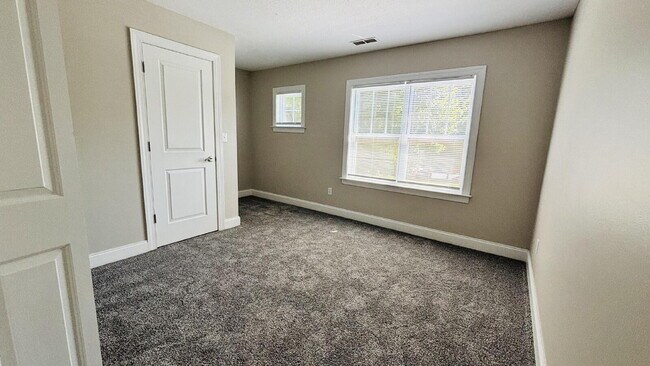 Building Photo - "Spacious 3-Bed, 2-Bath Condo Retreat in Fletcher – 1413 Sq Ft of Comfort. With $250 move in spec...