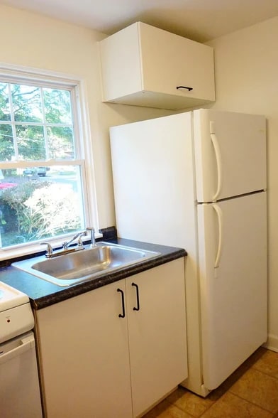 Building Photo - 910 Kennebec Ave