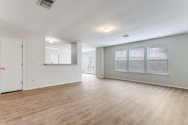 Building Photo - 3410 Sherwin Dr