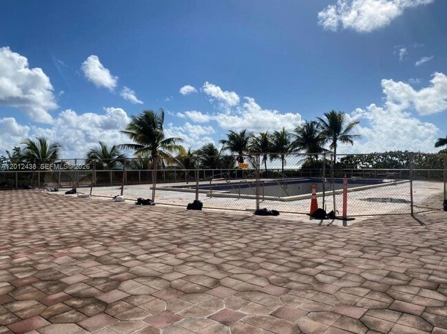 Building Photo - 6039 Collins Ave