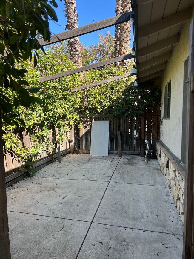 Building Photo - 1162 Raymond Ave