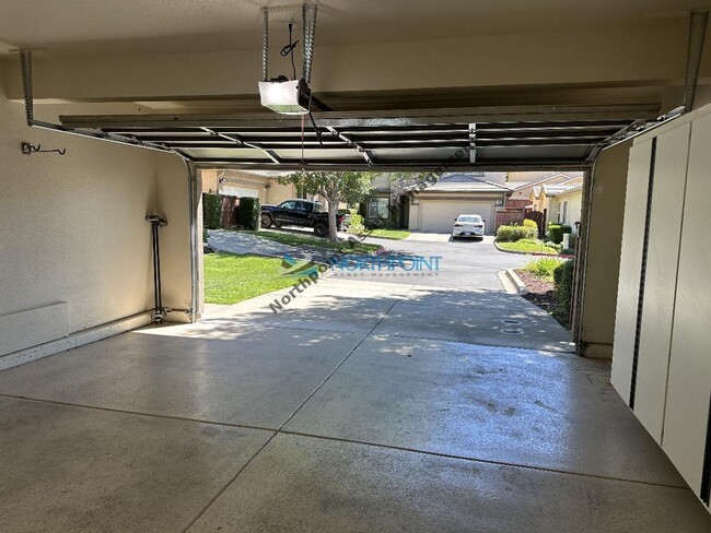 Building Photo - 4BR/3BA w/ Solar + Downstairs Bed/Bath in Whitney Oaks