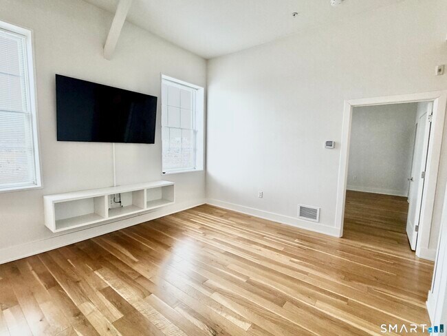 Building Photo - 60 Willow St