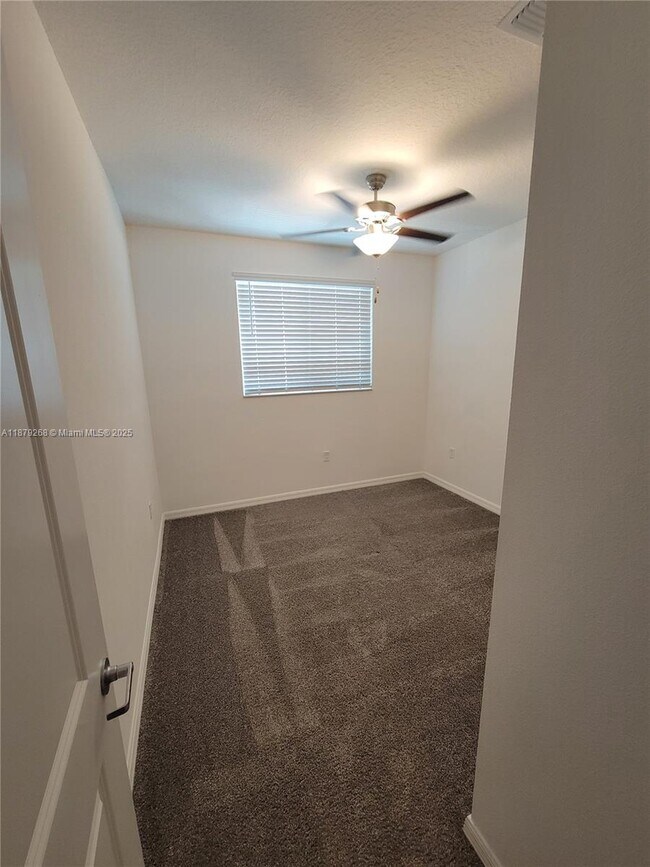 Building Photo - 8271 Tanager Sq