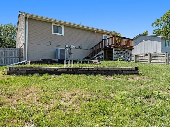 Building Photo - Millard 3 Bed / 2 Bath Split Entry