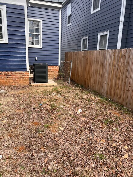 Building Photo - 1005 W High St