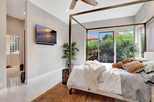 Building Photo - 23164 Via Stel