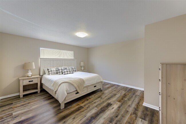 Building Photo - 2101 Fountain View Dr