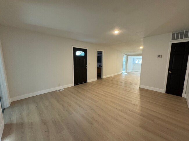 Building Photo - 1800 Gordon St