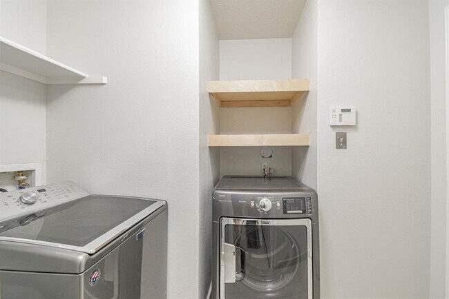 Building Photo - 8914 Emerald Heights Ln