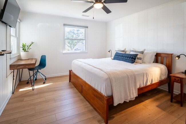 Building Photo - FURNISHED SHORT OR LONG-TERM BEACH HOME NOW AVAILABLE