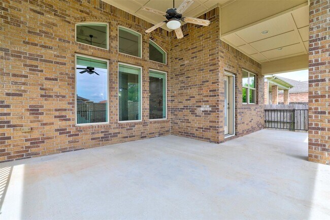 Building Photo - 213 Southern Cross Dr