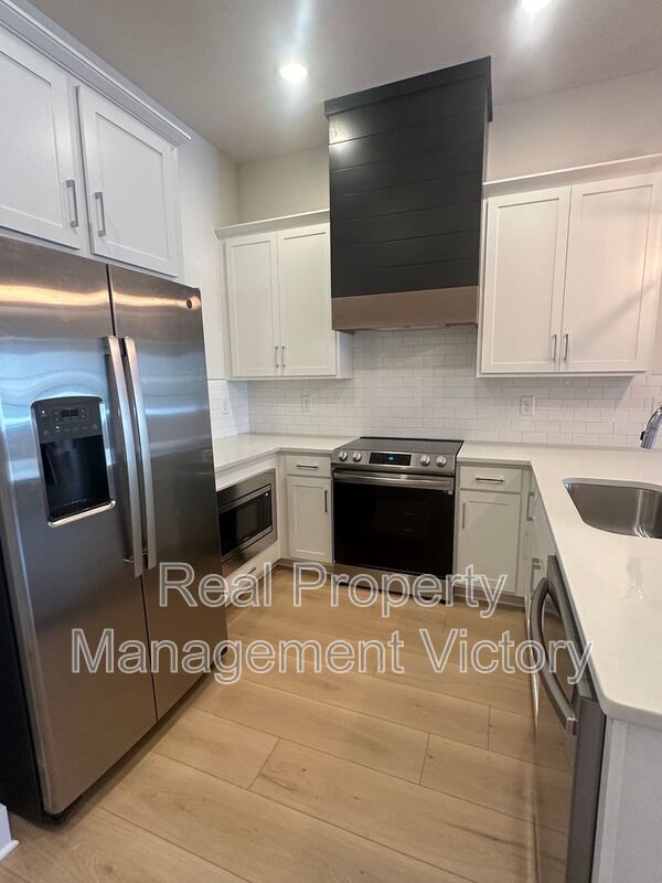 Building Photo - 1108 Windsor Sq
