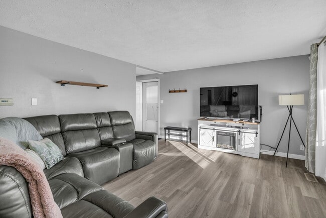 Building Photo - 1992 Afton Cir