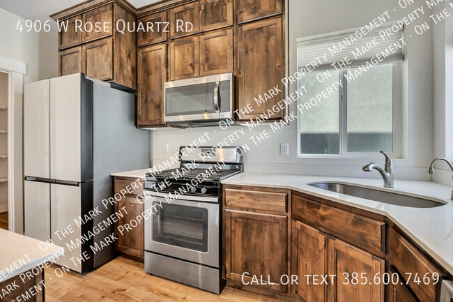 Building Photo - 4906 W Rose Quartz