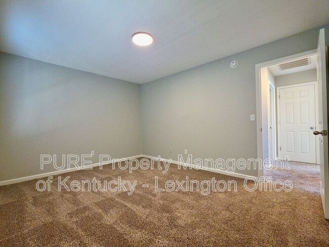 Building Photo - 2564 Rockaway Pl