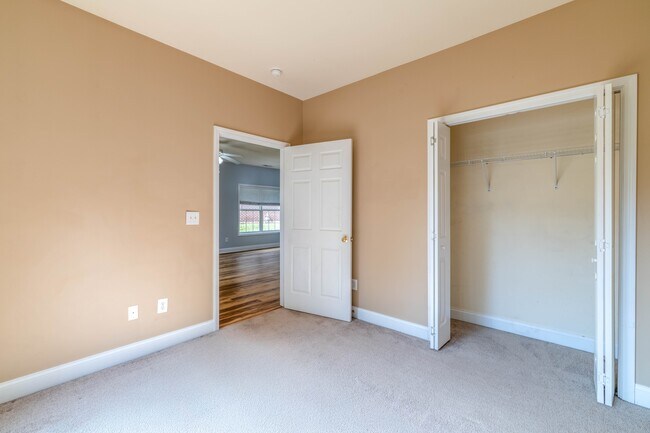 Building Photo - 121 Hatleyberry St