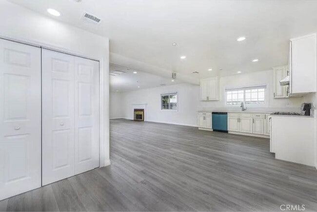 Building Photo - 506 San Luis Rey Rd