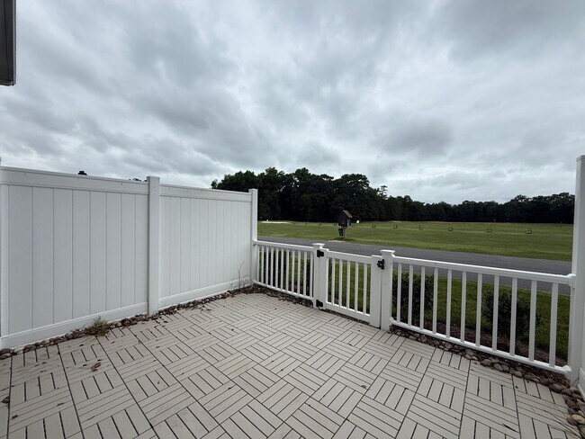 Building Photo - Great Condo On The Riverfront Golf Course
