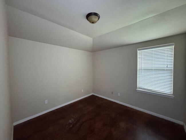 Building Photo - 4305 Cambridge Dr