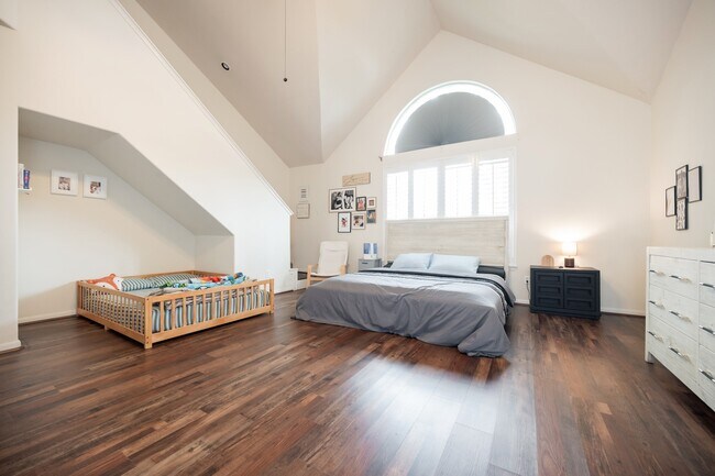 Building Photo - 1823 Blue Water Bay Dr