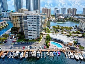 Building Photo - 100 Golden Isles Dr