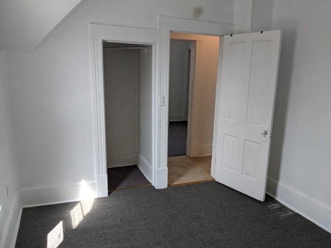 Building Photo - 512 1st Ave NE