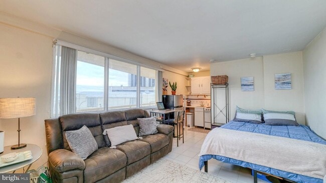 Building Photo - 108 S Montpelier Ave