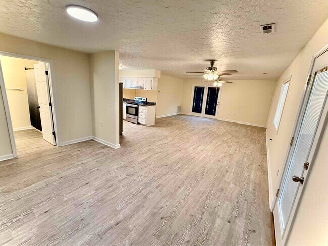 Building Photo - 73 Dan St