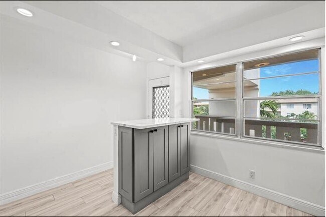 Building Photo - 2304 Lucaya Ln