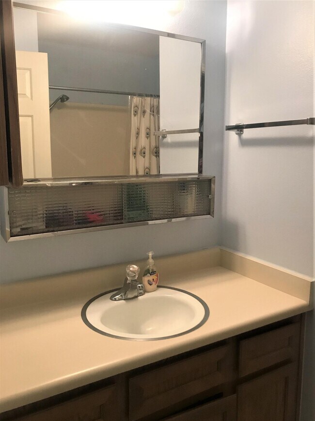 Building Photo - 515 N 200 E