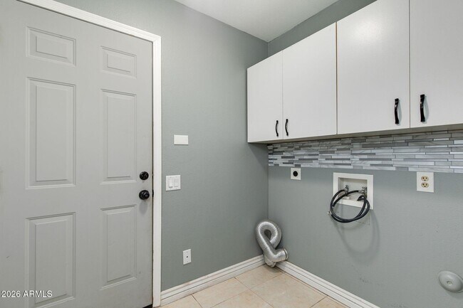 Building Photo - 4250 E Encinas Ave