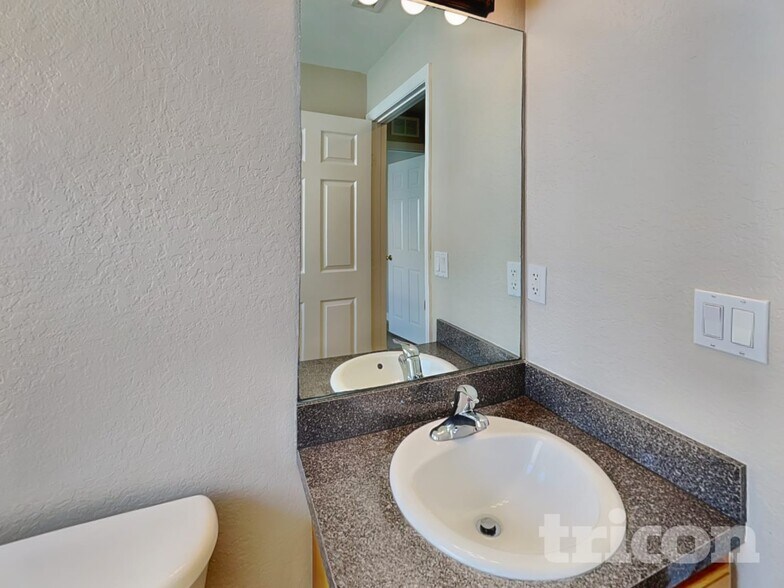 Building Photo - 569 Cody Caleb Dr