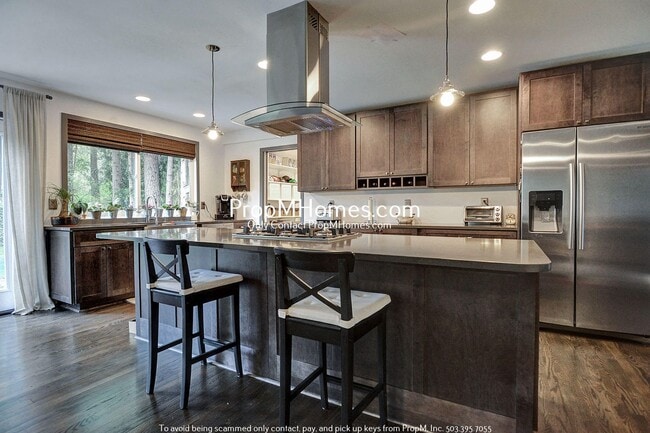 Building Photo - Charming Updated First Addition Cottage!