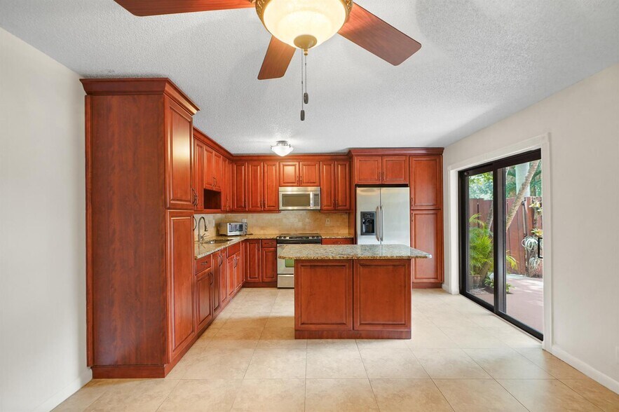 Building Photo - 2060 SW 90th Ave