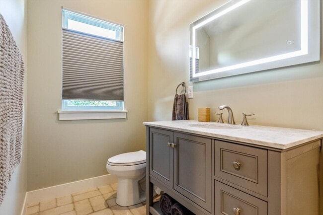 Building Photo - One Bedroom furnished ADU/apartment in The Highlands.